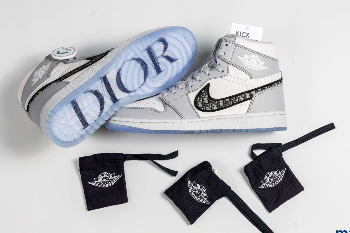 Sepatu ratusan juta rupiah kolaborasi Nike Air Jordan & Christian Dior -  ANTARA News